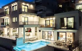 Luxury Villa With Pool And Jacuzzi